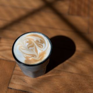 ☀️ | Ranní káva a teplé sluneční paprsky – to je moje oblíbená kombinace. 🌞☕ Když se svět na chvíli zpomalí, zastavím se a...